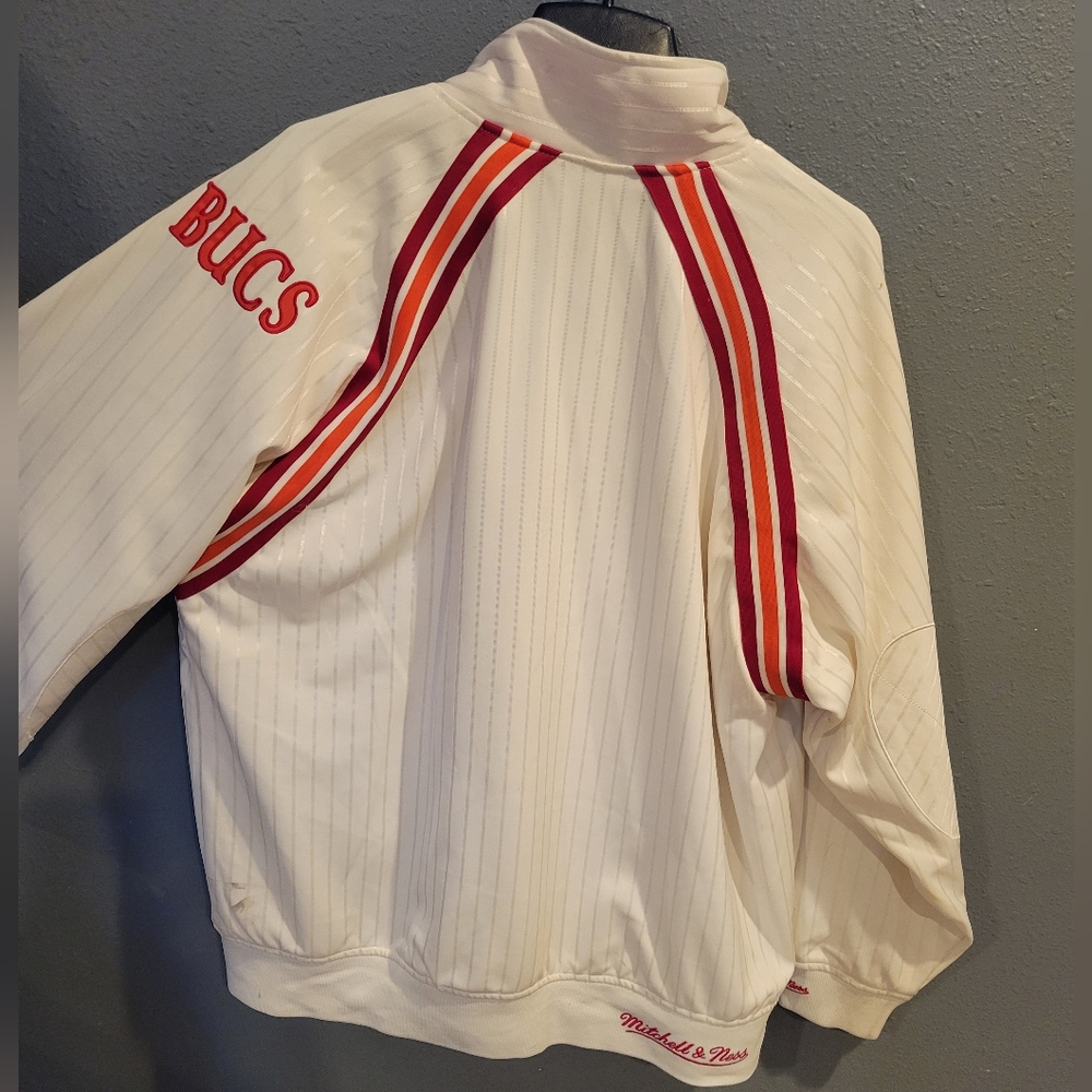 White And Red Vintage Jacket - image 2